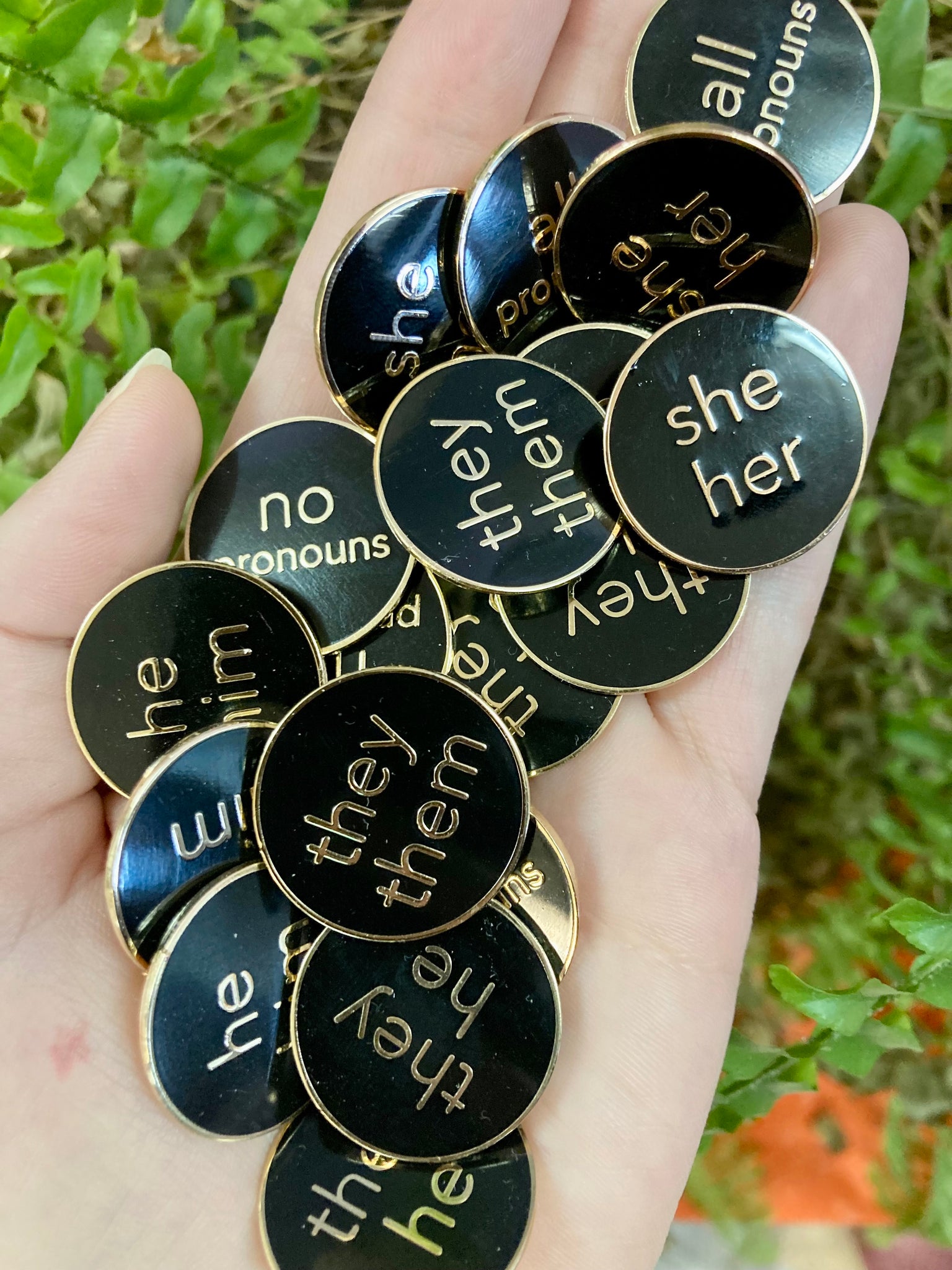 Bulk pronoun pins (1 inch) multiple pack sizes - mixed designs (Pack of  1000)